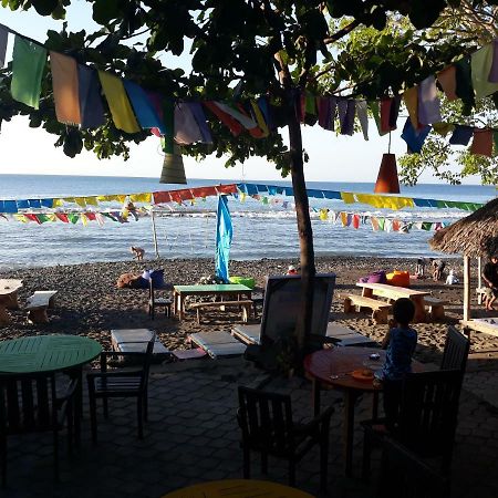 Barracuda Beach Hostel Amed  Ngoại thất bức ảnh