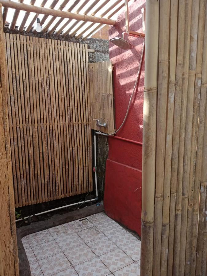 Barracuda Beach Hostel Amed  Ngoại thất bức ảnh