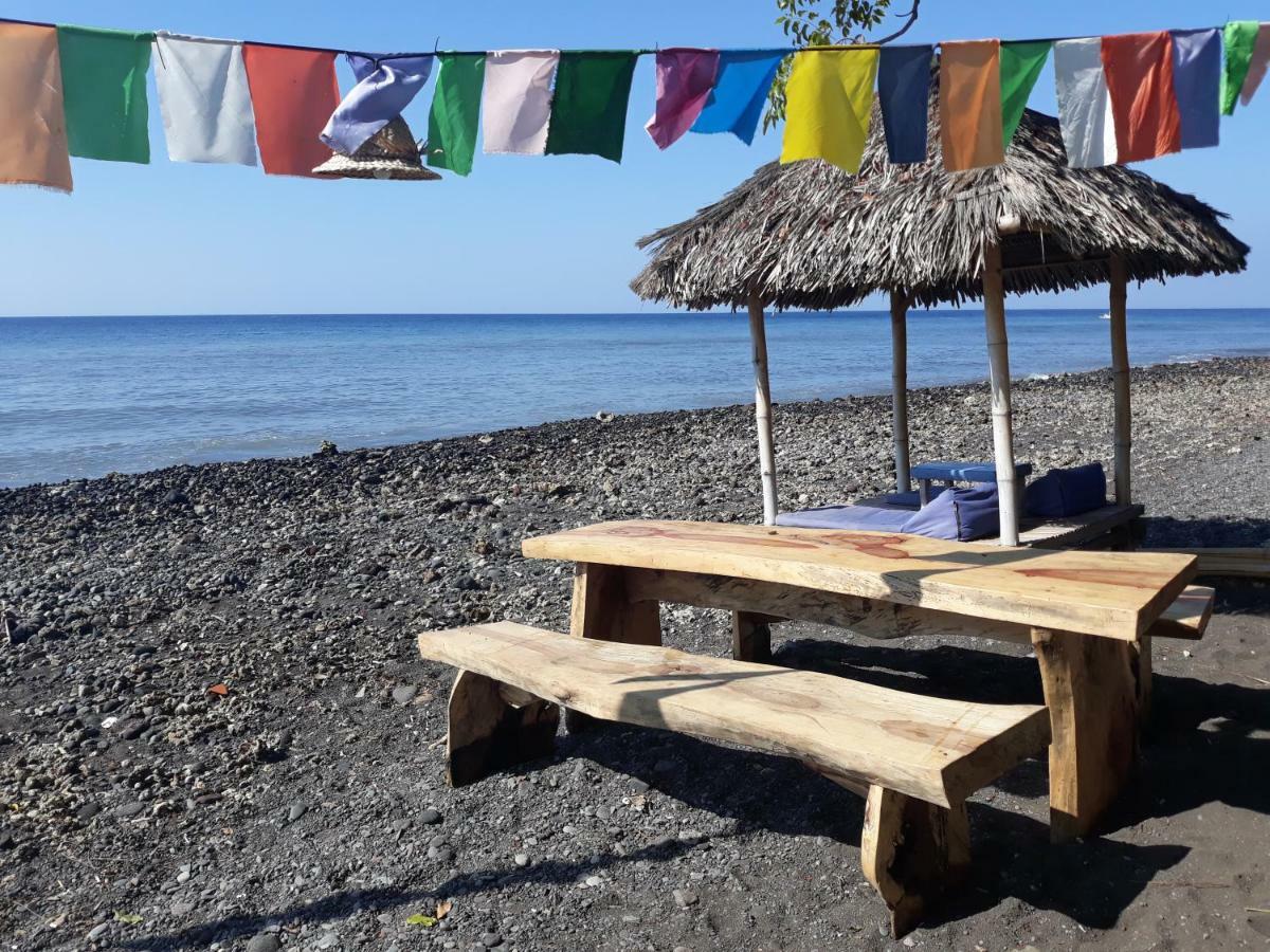 Barracuda Beach Hostel Amed  Ngoại thất bức ảnh