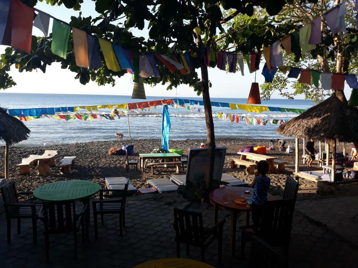 Barracuda Beach Hostel Amed  Ngoại thất bức ảnh